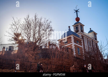 Londra, Regno Unito. Il 19 febbraio, 2016. Regno Unito: Meteo Osservatorio Reale di Greenwich visto nel pomeriggio di sole nel parco di Greenwich. Fotografato in uno spettro completo di colori di credito a raggi infrarossi: Guy Corbishley/Alamy Live News Foto Stock