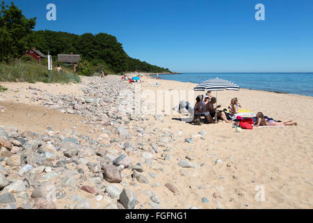 Spiaggia di sabbia bianca in estate, Stenshuvud National Park, vicino a Kivik, Skane, sud della Svezia, Svezia, Scandinavia, Europa Foto Stock