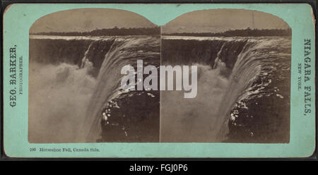 Una fotografia di George Barker che mostra la caduta di Horseshoe dal lato canadese, catturando il potente flusso d'acqua e il paesaggio naturale circostante. Foto Stock