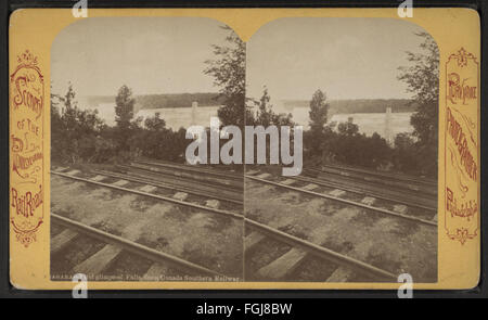 Una fotografia di W.T. Purviance che cattura il primo scorcio delle Cascate del Niagara dalla Canada Southern Railway, mostrando la grandezza naturale. Foto Stock