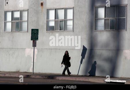 La gente sul marciapiede, San Diego, California, Stati Uniti d'America Foto Stock