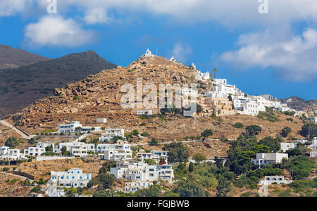 Chora - La collina con le cappelle a Chora città sull isola di Ios nel Mare Egeo (Grecia). Foto Stock