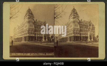Una fotografia di Charles Weitfle che mostra il Tabor Grand Opera House di Denver, che mostra le caratteristiche architettoniche e lo spazio pubblico. Foto Stock