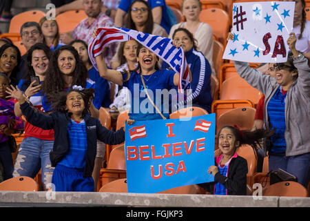 Houston, Texas, Stati Uniti d'America. Il 19 febbraio, 2016. Febbraio 19, 2016: USA ventole durante un semi-finale CONCACAF qualificazione olimpica partita di calcio tra gli Stati Uniti e di Trinidad e Tobago Presso BBVA Compass Stadium di Houston, TX. Stati Uniti d'America ha vinto 5-0 e si è guadagnato un posto per i Giochi Olimpici Estivi.Trask Smith/CSM Credito: Cal Sport Media/Alamy Live News Foto Stock