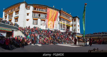 Audance nel monastero arena Foto Stock