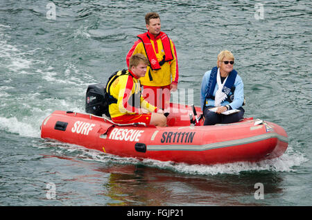 Sydney, Australia - 20 Febbraio 2016: Anno Nuovo cinese ha celebrato a Sydney con un Dragon Boat regata che ha avuto luogo nel sobborgo di Sydney Darling Harbour. Credito: mjmediabox/Alamy Live News Foto Stock