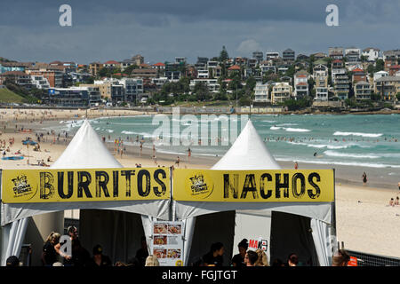 Sydney, Australia. Xx Febbraio 2016. Febbraio 20, 2015 : una vista generale Bondi Beach e il vaso-A-Rama Bondi Beach annuale concorso di pattino a Bondi Skate Park. Credito: Hugh Peterswald/Pacific Press/Alamy Live News Foto Stock