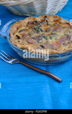 Quiche con funghi selvatici Foto Stock