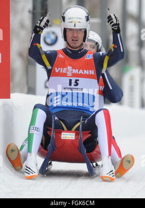 Winterberg, Germania. Xx Febbraio 2016. Ludwig Rieder (anteriore) e Patrick Rastner (retro) dell Italia concludere sesto in uomini della biposto evento presso la Coppa del Mondo di slittino a Winterberg, Germania, 20 febbraio 2016. Foto: CAROLINE SEIDEL/dpa/Alamy Live News Foto Stock