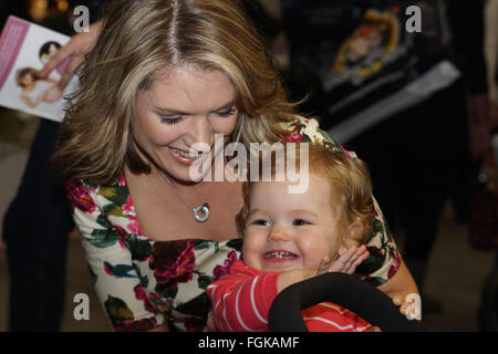 Londra, Regno Unito. Xx Febbraio, 2016. Charlotte Hawkins e famiglia frequentare il bambino mostra 2016 a Excel di Londra. Credito: Vedere Li/Alamy Live News Foto Stock