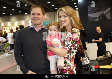 Londra, Regno Unito. Xx Febbraio, 2016. Charlotte Hawkins e famiglia frequentare il bambino mostra 2016 a Excel di Londra. Credito: Vedere Li/Alamy Live News Foto Stock