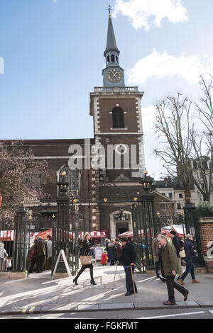 La torre e la guglia di St James's Chiesa, Jermyn Street e Piccadilly, Londra, Regno Unito. Foto Stock