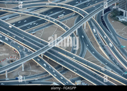 Autostrade nel centro cittadino di Dubai, vista aerea Foto Stock