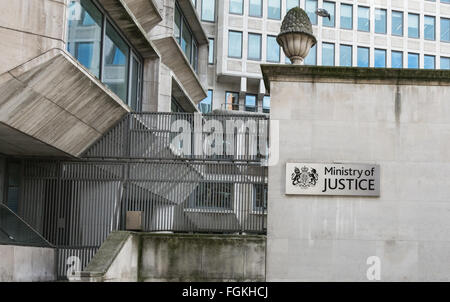 Segno al di fuori del Regno Unito Ministero della giustizia in Petty Francia, London, Regno Unito Foto Stock