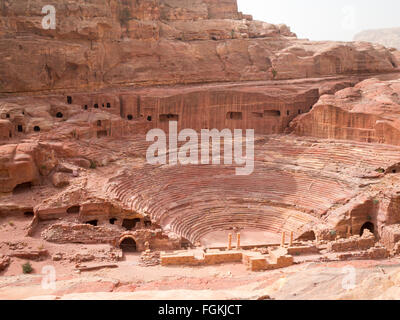 Petra theatre generale vista dal di fronte al monte Foto Stock