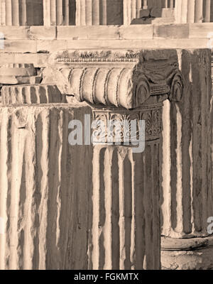 Atene - il dettaglio del capitello ionico sull'Acropoli. Foto Stock