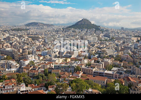 ATHENS, Grecia - 8 ottobre 2015: Il look da Acropoli di Likavittos hill e la città. Foto Stock