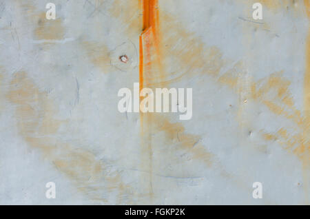 Rusty striature e bullet foro sulla lamiera di immagine di sfondo Foto Stock