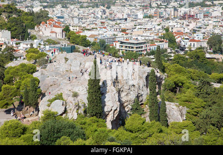 ATHENS, Grecia - 8 ottobre 2015: Outlook dal Acropoli all Areopago hill e a Agia Marina chiesa. Foto Stock