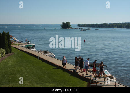 Canandaigua, New York, Lago Canandaigua, un piccolo molo lungo le rive di un ingresso sul lago Canandaigua. Foto Stock