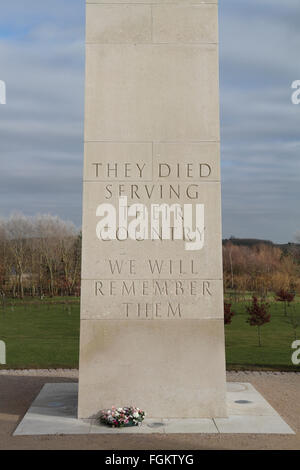 La pietra ago nelle Forze Armate Memorial, National Memorial Arboretum, Alrewas, Staffordshire, Regno Unito. Foto Stock