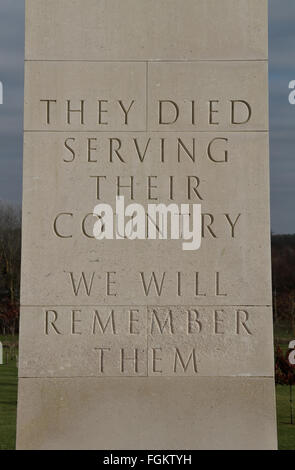 La pietra ago nelle Forze Armate Memorial, National Memorial Arboretum, Alrewas, Staffordshire, Regno Unito. Foto Stock