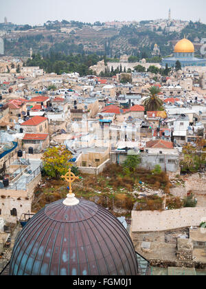 Vista della Cupola della roccia dalla torre della chiesa luterana del Redentore Foto Stock