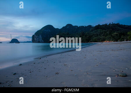 Charlie's Beach (Farang spiaggia), Koh Muk, Thailandia Foto Stock