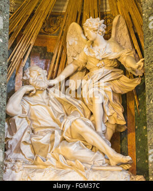 Roma, Italia - 24 Marzo 2015: la statua di apparizione dell Angelo a st. Giuseppe da Demenico Guidi (1600)