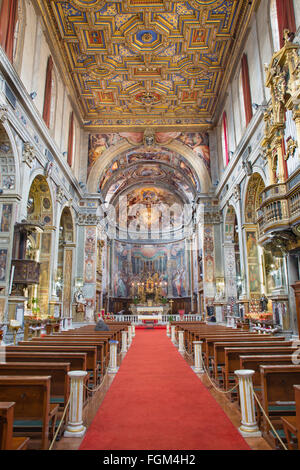 Roma, Italia - 27 Marzo 2015: la navata della chiesa di Santo Spirito in Sassia. Foto Stock