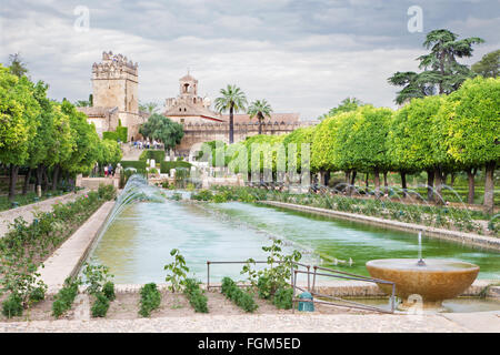 CORDOBA, Spagna - 25 Maggio 2015: i giardini di palazzo Alcazar de los Reyes Cristianos. Foto Stock