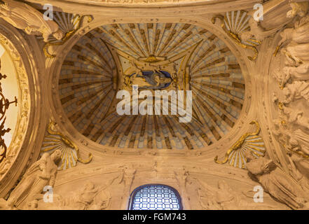 CORDOBA, Spagna - 27 Maggio 2015: il soffitto del battistero da Sebastian Penarredonda (1540 - 1555). Foto Stock