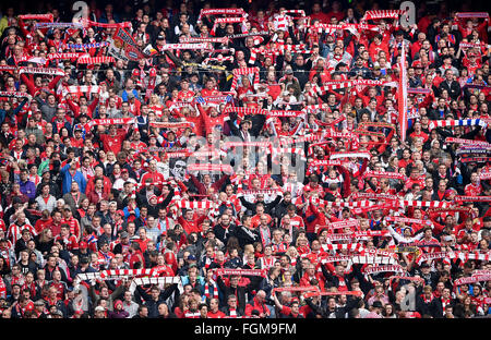 Ventole, blocco della ventola, bandiere, FC Bayern, stadio Allianz Arena di Monaco di Baviera, Germania Foto Stock