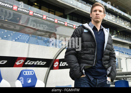 Sinsheim (Germania). Xx Febbraio 2016. Hoffenheim allenatore Julian Nagelsmann durante la Bundesliga partita di calcio tra TSG 1899 Hoffenheim e 1. FSV Mainz 05 a Rhein-Neckar-Arena a Sinsheim, Germania, 20 febbraio 2016. Foto: Uwe Anspach/dpa/Alamy Live News Foto Stock