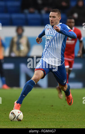 Sinsheim (Germania). Xx Febbraio 2016. Hoffenheim di Pavel Kaderabek in azione in Bundesliga partita di calcio tra TSG 1899 Hoffenheim e 1. FSV Mainz 05 a Rhein-Neckar-Arena a Sinsheim, Germania, 20 febbraio 2016. Foto: Uwe Anspach/dpa/Alamy Live News Foto Stock