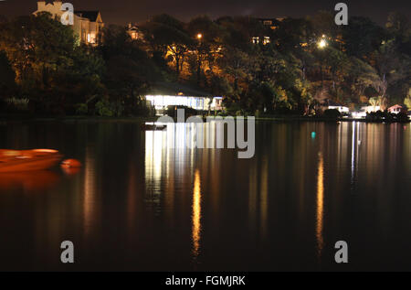 Mooragh Park e il lago, Ramsey Isle of Man di notte Foto Stock