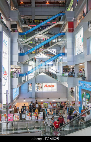 Interno centro commerciale MBK Foto Stock