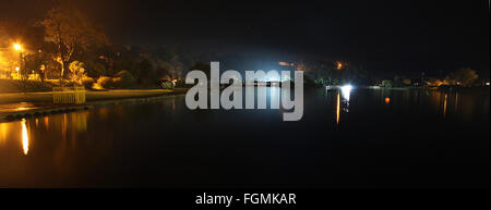 Mooragh Park e il lago, Ramsey Isle of Man di notte Foto Stock