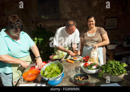 Griechenland, Kreta, Vamos, in der Ruine der alten Mühle finden Kochkurse statt. Foto Stock