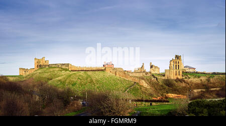 Priorato di Tynemouth e castello Foto Stock