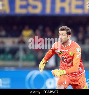 Verona, Italia. Xx Febbraio 2016. durante il campionato italiano di una partita di calcio tra Hellas Verona FC V AC Chievo Verona . Il Campionato Italiano di una partita di calcio tra Hellas Verona FC V AC Chievo Verona, Punteggio finale 3-1, obiettivi per Verona da Toni, Pazzini e Ionita, per il Chievo da Pellissier presso lo Stadio Bentegodi di Verona. © Andrea Spinelli/Pacific Press/Alamy Live News Foto Stock