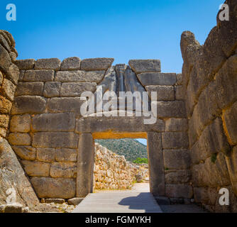 Micene, Argolide, Peloponneso e Grecia. La Porta del Leone, risalente al XIII secolo a.c. impostato nelle mura ciclopiche. Foto Stock