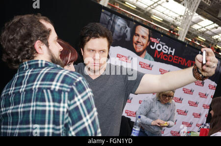 Londra, Inghilterra, Regno Unito : xx febbraio 2016 :: Josh McDermitt autography firma per i fan di Walker Stalker con a Kensington Olympia, Londra. Foto di vedere Li Foto Stock