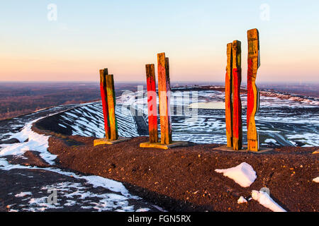 Bloccata in posizione di palo di Haniel di Bottrop, Germania, una collina artificiale, fatto di pietre, uscendo di Prosper Haniel miniera di carbone, artwork Foto Stock