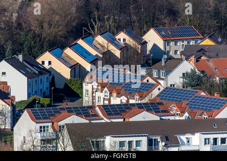 Case con pannelli solari sul tetto, energia solare, Bottrop, Germania Foto Stock
