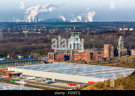 Ex miniera di carbone pit Ewald in Herten, Germania, oggi un monumento industriale park, centrali a carbone vegetale Scholven in Gelsenkrichen, Foto Stock