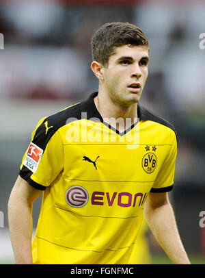 Leverkusen, Germania. Il 21 febbraio, 2016. Bundesliga tedesca stagione 2015/2016 giornata 22, Bayer 04 Leverkusen vs Borussia Dortmund (BVB) ----- cristiano (Pulisic BVB) Credito: kolvenbach/Alamy Live News Foto Stock