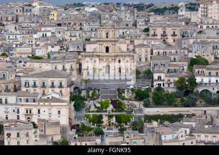 Il centro storico con il Duomo di San Giorgio, Modica, Sicilia, Italia Foto Stock