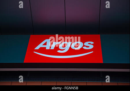 Argos " logo sul loro negozio di fronte nel nord di Londra Foto Stock