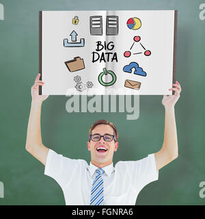 Immagine composita del nerd che mostra un libro Foto Stock